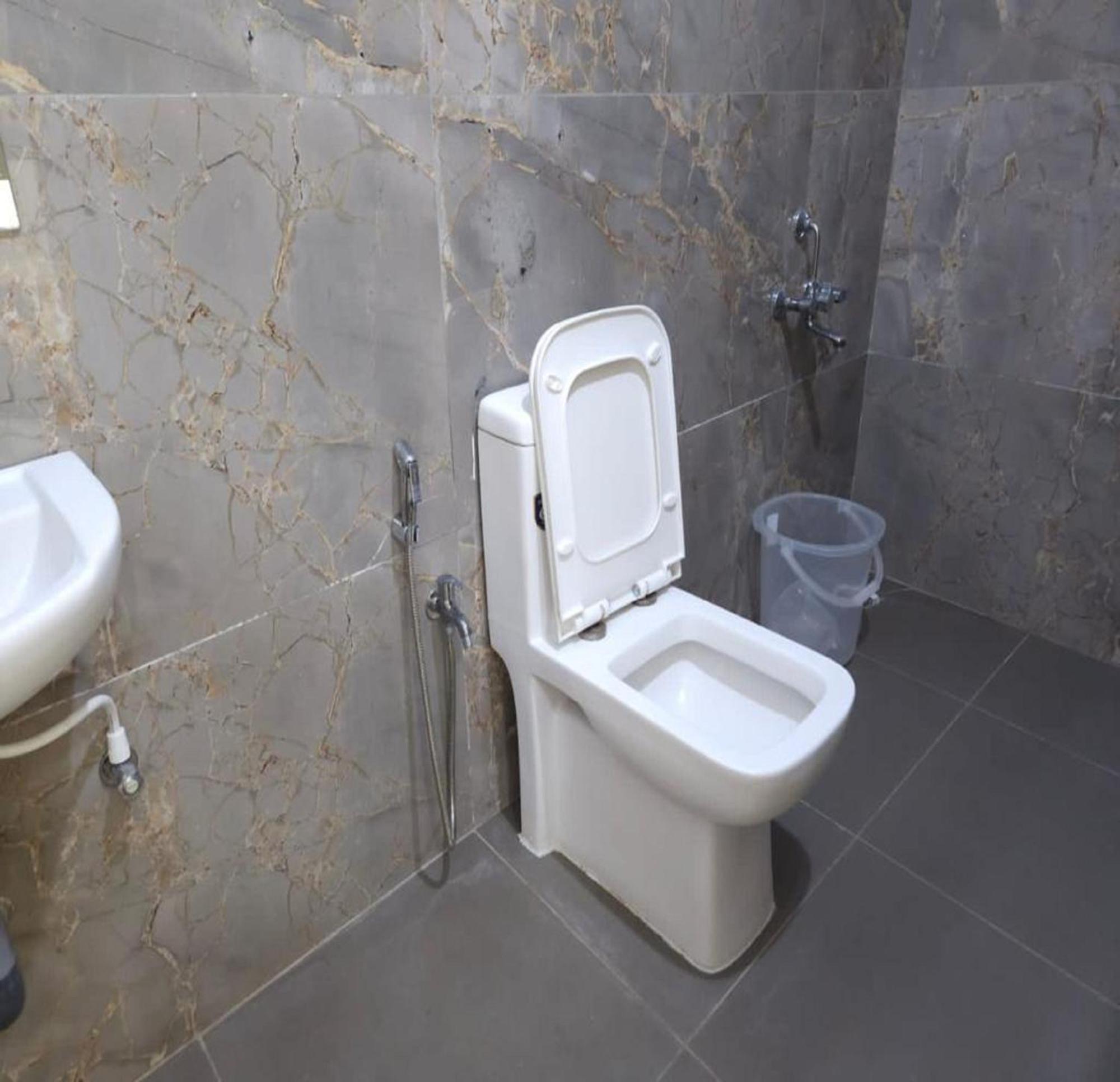 Thulasi Avenue Inn Pollāchi Zewnętrze zdjęcie