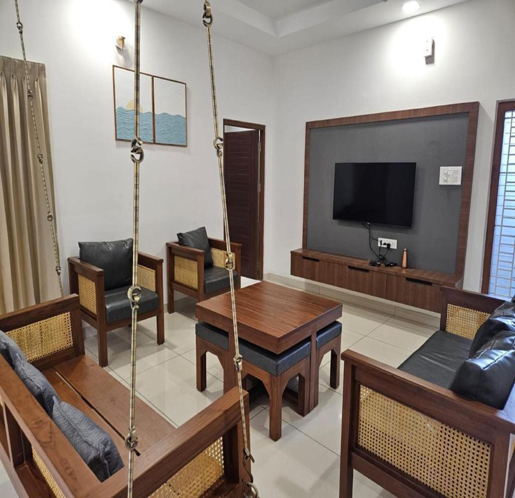 Thulasi Avenue Inn Pollāchi Zewnętrze zdjęcie